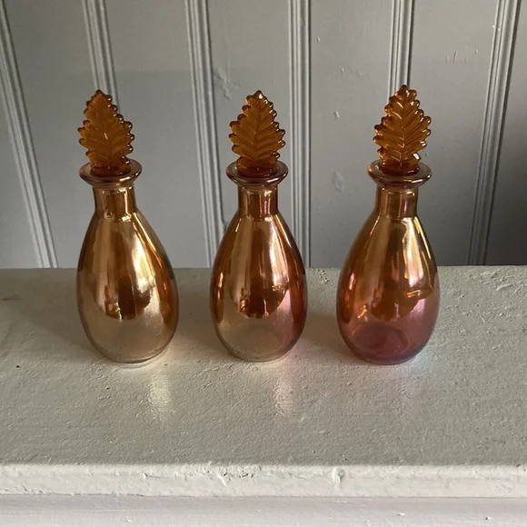 NWT Set of 3 Two Tone Iridescent Amber Decorative Glass Bottles w/ Leaf Tops 🍁 - Picture 3 of 17